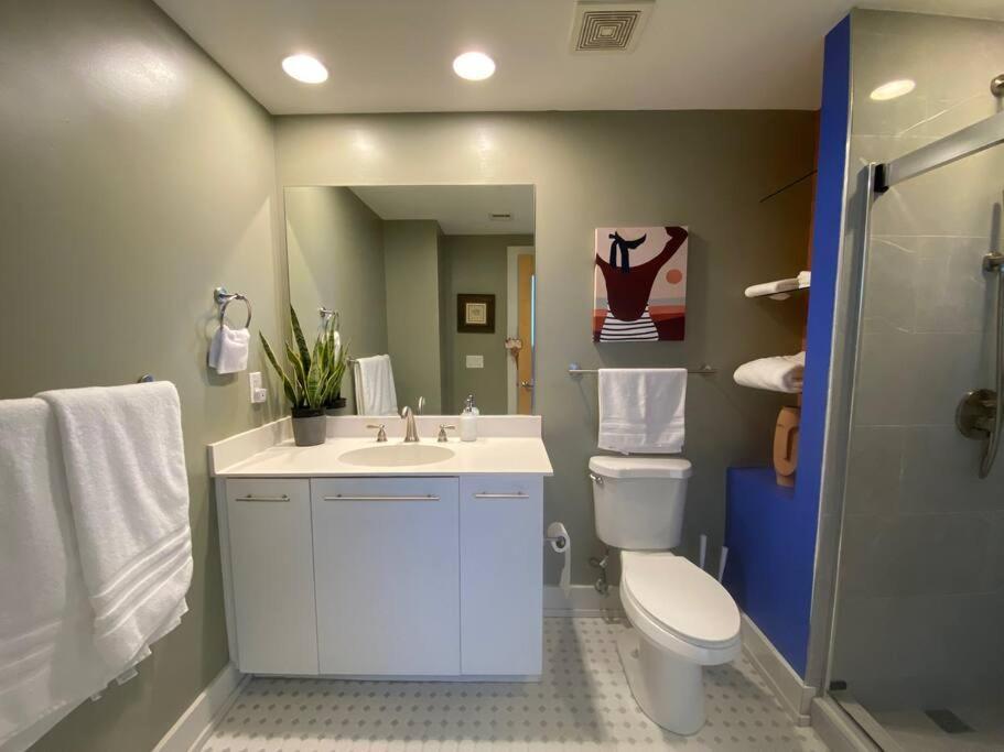 Designer Downtown - Splendid View Apartment